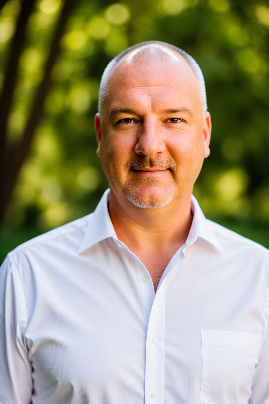 Portrait of Mike Sypniewski, Founder and Lead Travel Expert